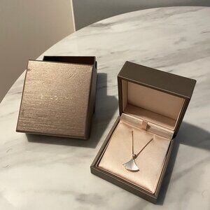 Divas’ Dream Necklace 18K Rose Gold, Mother-Of-Pearl & Diamond Pendant Necklace